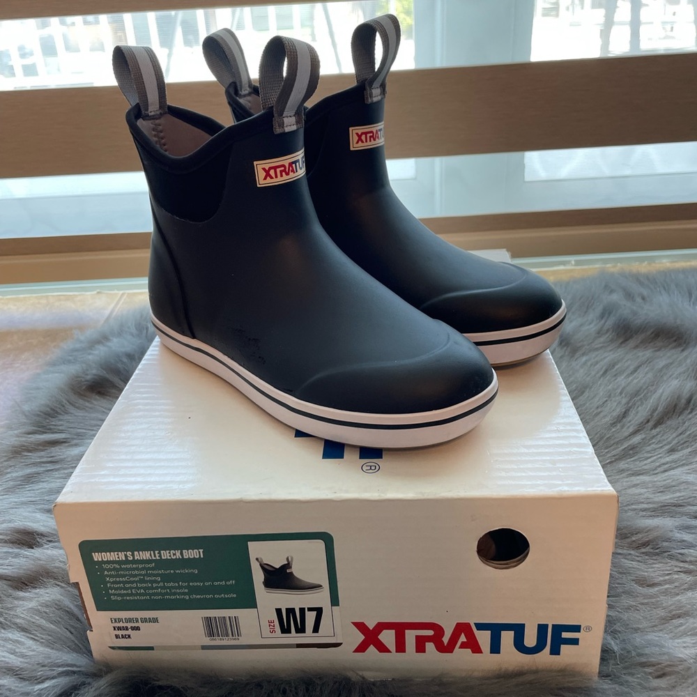 Womens xtratuf deck boots black